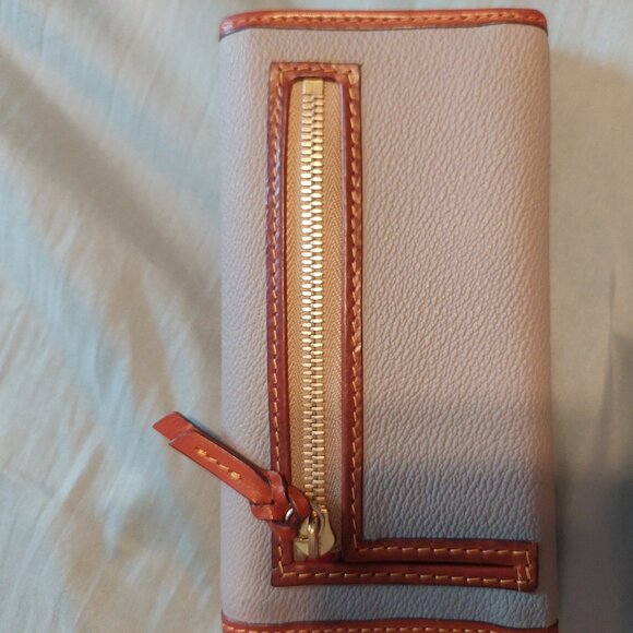 Dooney & Burke slim wallet - Picture 4 of 6